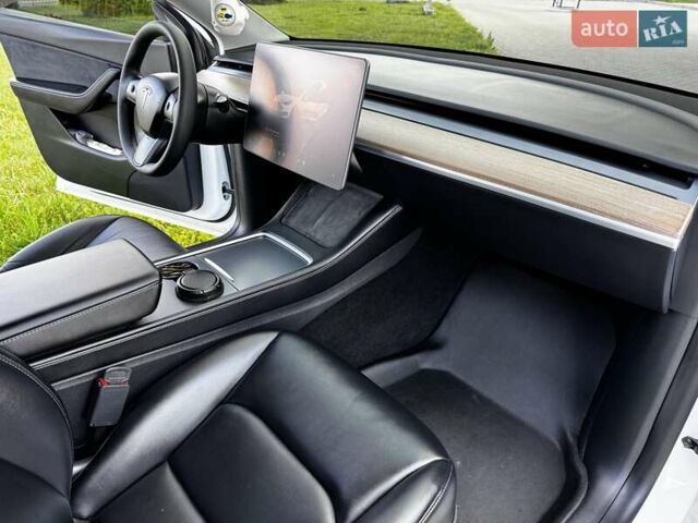 Белый Тесла Model Y, объемом двигателя 0 л и пробегом 59 тыс. км за 28800 $, фото 29 на Automoto.ua