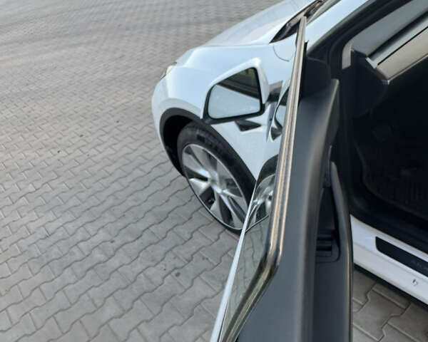 Белый Тесла Model Y, объемом двигателя 0 л и пробегом 94 тыс. км за 24500 $, фото 18 на Automoto.ua