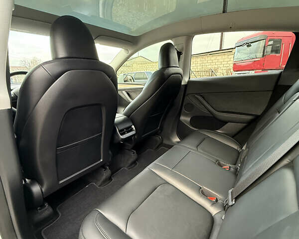 Белый Тесла Model Y, объемом двигателя 0 л и пробегом 16 тыс. км за 26500 $, фото 31 на Automoto.ua