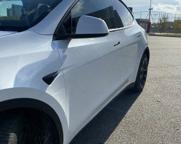 Белый Тесла Model Y, объемом двигателя 0 л и пробегом 2 тыс. км за 35000 $, фото 14 на Automoto.ua
