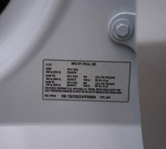 Белый Тесла Model Y, объемом двигателя 0 л и пробегом 102 тыс. км за 26000 $, фото 27 на Automoto.ua