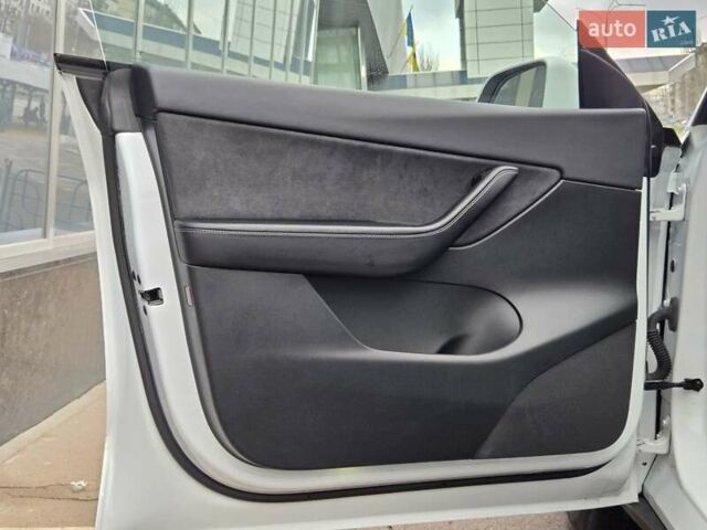 Белый Тесла Model Y, объемом двигателя 0 л и пробегом 70 тыс. км за 31500 $, фото 15 на Automoto.ua