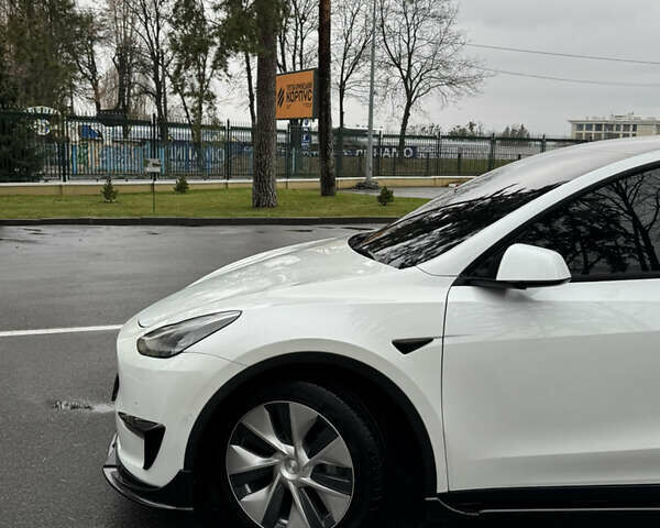Білий Тесла Model Y, об'ємом двигуна 0 л та пробігом 96 тис. км за 22499 $, фото 4 на Automoto.ua