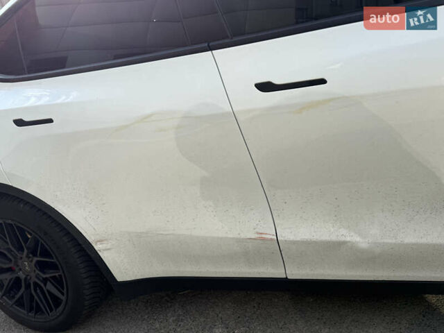 Белый Тесла Model Y, объемом двигателя 0 л и пробегом 50 тыс. км за 27999 $, фото 13 на Automoto.ua