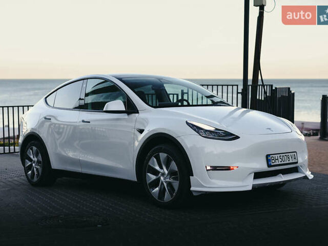 Белый Тесла Model Y, объемом двигателя 0 л и пробегом 45 тыс. км за 28900 $, фото 1 на Automoto.ua