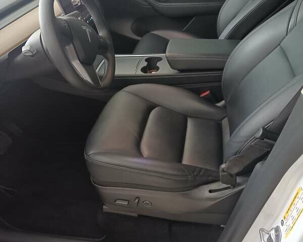 Тесла Model Y 2022 у Дніпро (Дніпропетровську) на Automoto.ua Білий Тесла Model Y, об'ємом двигуна 0 л та пробігом 32 тис. км за 27000 $, фото 2 на Automoto.ua