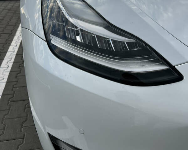 Белый Тесла Model Y, объемом двигателя 0 л и пробегом 93 тыс. км за 26200 $, фото 6 на Automoto.ua