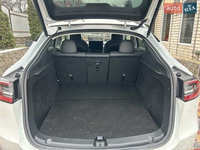 Белый Тесла Model Y, объемом двигателя 0 л и пробегом 94 тыс. км за 29999 $, фото 31 на Automoto.ua