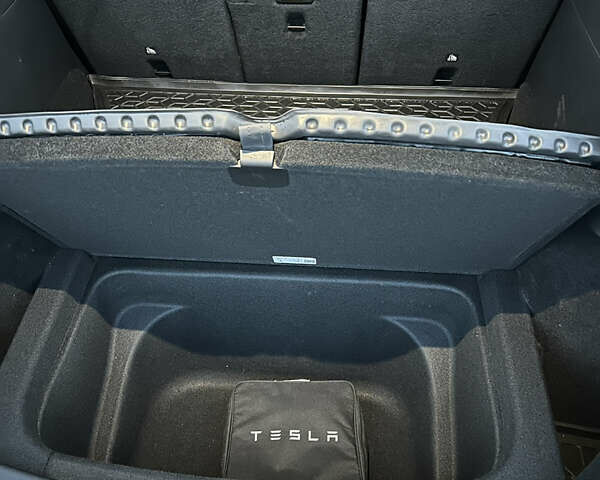 Белый Тесла Model Y, объемом двигателя 0 л и пробегом 58 тыс. км за 40000 $, фото 31 на Automoto.ua