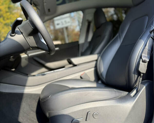 Белый Тесла Model Y, объемом двигателя 0 л и пробегом 32 тыс. км за 33000 $, фото 7 на Automoto.ua