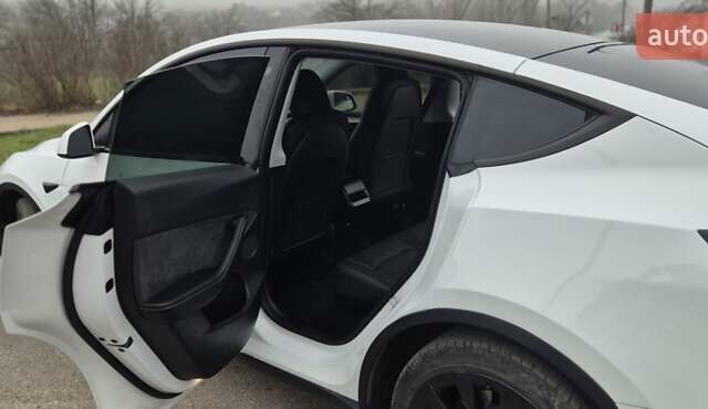 Белый Тесла Model Y, объемом двигателя 0 л и пробегом 27 тыс. км за 29000 $, фото 21 на Automoto.ua