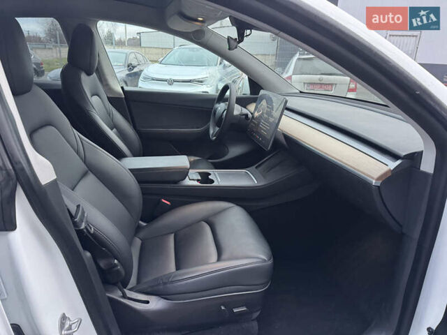 Белый Тесла Model Y, объемом двигателя 0 л и пробегом 29 тыс. км за 21700 $, фото 23 на Automoto.ua