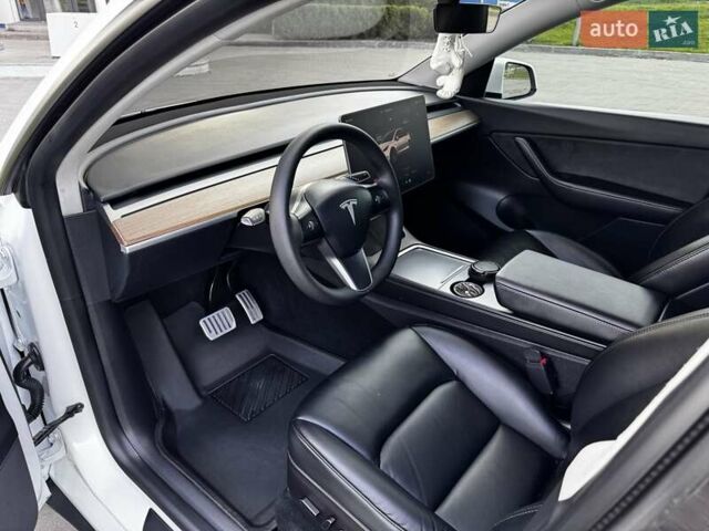 Белый Тесла Model Y, объемом двигателя 0 л и пробегом 59 тыс. км за 28800 $, фото 18 на Automoto.ua