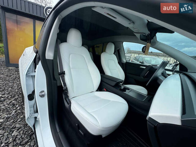 Білий Тесла Model Y, об'ємом двигуна 0 л та пробігом 62 тис. км за 27400 $, фото 14 на Automoto.ua