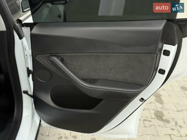 Белый Тесла Model Y, объемом двигателя 0 л и пробегом 59 тыс. км за 28950 $, фото 18 на Automoto.ua