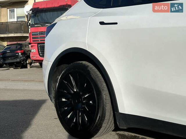 Білий Тесла Model Y, об'ємом двигуна 0 л та пробігом 12 тис. км за 24750 $, фото 10 на Automoto.ua