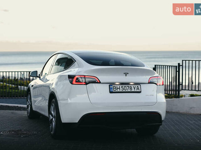 Белый Тесла Model Y, объемом двигателя 0 л и пробегом 45 тыс. км за 28900 $, фото 4 на Automoto.ua