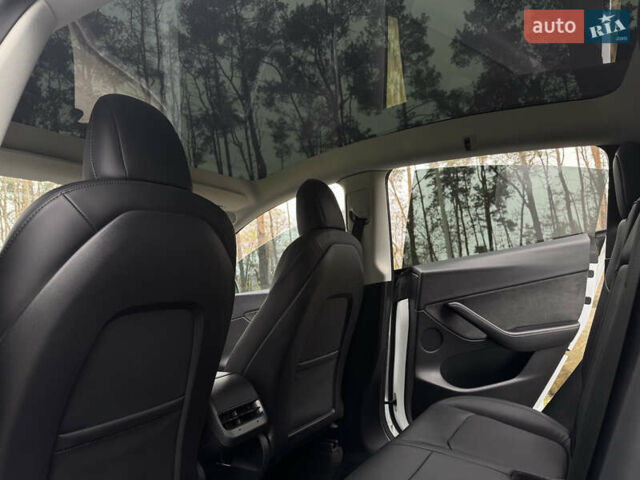 Белый Тесла Model Y, объемом двигателя 0 л и пробегом 74 тыс. км за 25700 $, фото 21 на Automoto.ua