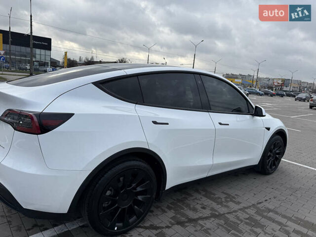 Білий Тесла Model Y, об'ємом двигуна 0 л та пробігом 52 тис. км за 25900 $, фото 4 на Automoto.ua