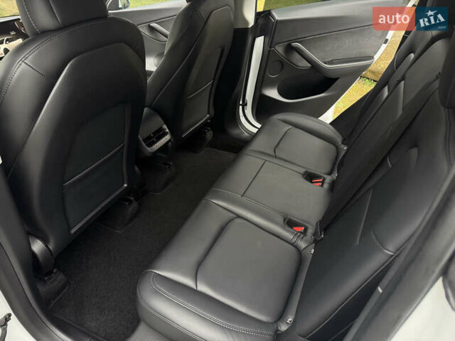 Белый Тесла Model Y, объемом двигателя 0 л и пробегом 74 тыс. км за 25700 $, фото 16 на Automoto.ua