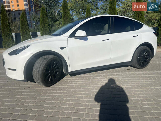 Белый Тесла Model Y, объемом двигателя 0 л и пробегом 69 тыс. км за 25900 $, фото 12 на Automoto.ua