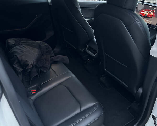 Белый Тесла Model Y, объемом двигателя 0 л и пробегом 43 тыс. км за 26000 $, фото 7 на Automoto.ua