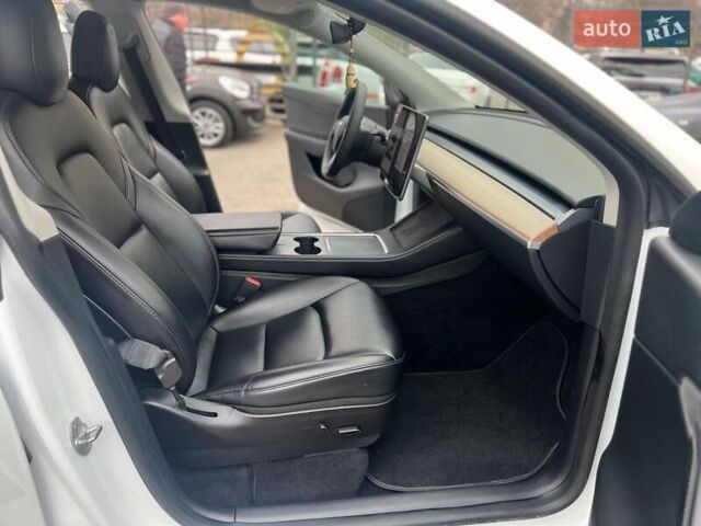 Белый Тесла Model Y, объемом двигателя 0 л и пробегом 31 тыс. км за 24999 $, фото 2 на Automoto.ua