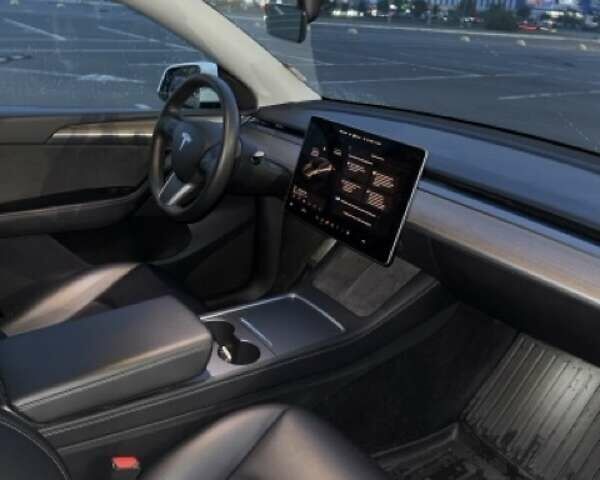 Тесла Model Y 2022 в Киеве на Automoto.ua Белый Тесла Model Y, объемом двигателя 0 л и пробегом 65 тыс. км за 28000 $, фото 11 на Automoto.ua