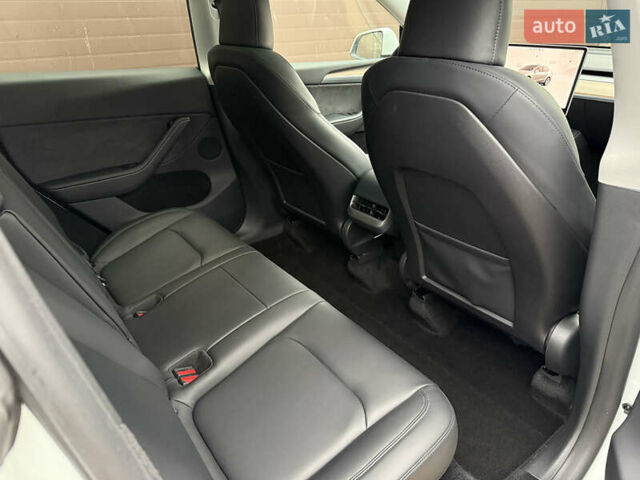 Белый Тесла Model Y, объемом двигателя 0 л и пробегом 53 тыс. км за 36700 $, фото 33 на Automoto.ua