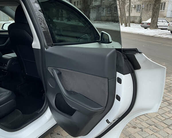 Белый Тесла Model Y, объемом двигателя 0 л и пробегом 56 тыс. км за 35000 $, фото 8 на Automoto.ua