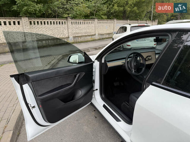 Білий Тесла Model Y, об'ємом двигуна 0 л та пробігом 82 тис. км за 25499 $, фото 10 на Automoto.ua