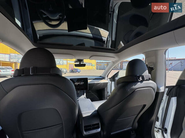 Белый Тесла Model Y, объемом двигателя 0 л и пробегом 50 тыс. км за 28000 $, фото 9 на Automoto.ua
