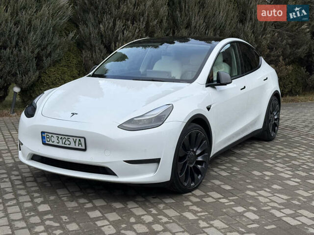 Белый Тесла Model Y, объемом двигателя 0 л и пробегом 129 тыс. км за 27400 $, фото 1 на Automoto.ua