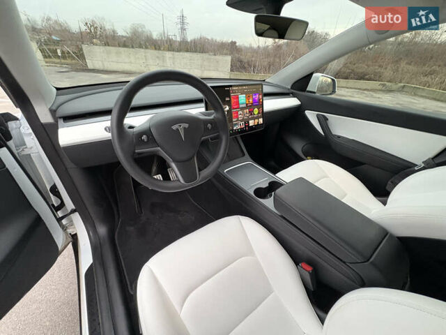 Білий Тесла Model Y, об'ємом двигуна 0 л та пробігом 65 тис. км за 29500 $, фото 14 на Automoto.ua