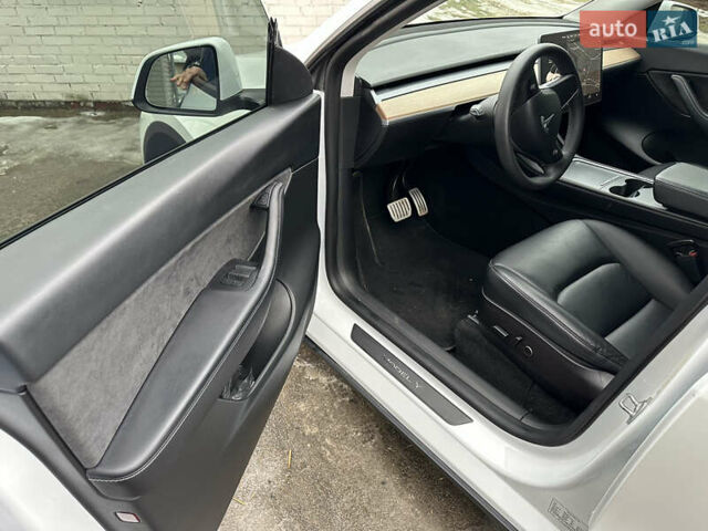 Белый Тесла Model Y, объемом двигателя 0 л и пробегом 38 тыс. км за 44900 $, фото 3 на Automoto.ua
