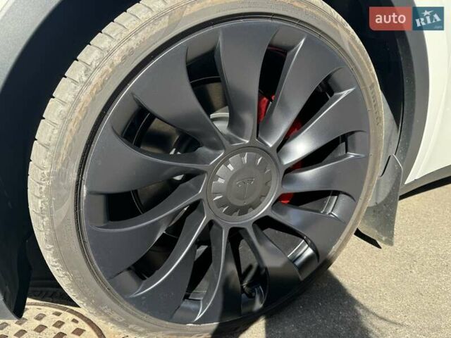 Белый Тесла Model Y, объемом двигателя 0 л и пробегом 5 тыс. км за 45600 $, фото 11 на Automoto.ua