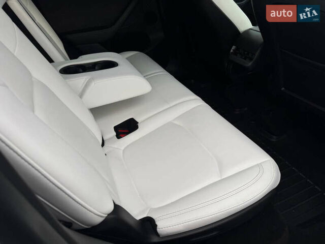 Білий Тесла Model Y, об'ємом двигуна 0 л та пробігом 62 тис. км за 27400 $, фото 26 на Automoto.ua