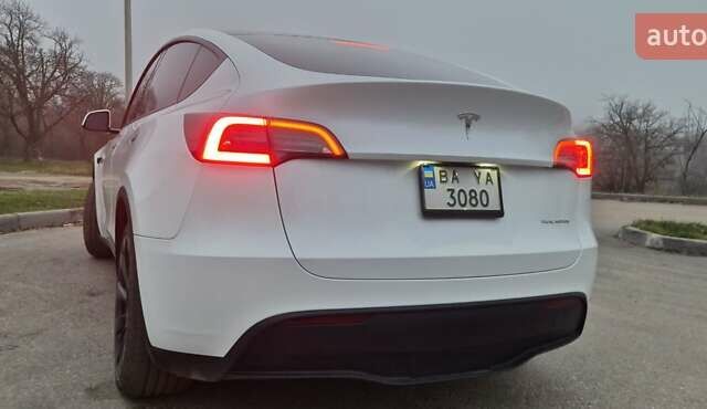 Белый Тесла Model Y, объемом двигателя 0 л и пробегом 27 тыс. км за 29000 $, фото 25 на Automoto.ua