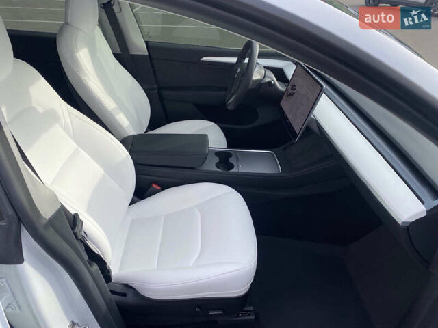 Белый Тесла Model Y, объемом двигателя 0 л и пробегом 12 тыс. км за 39700 $, фото 21 на Automoto.ua