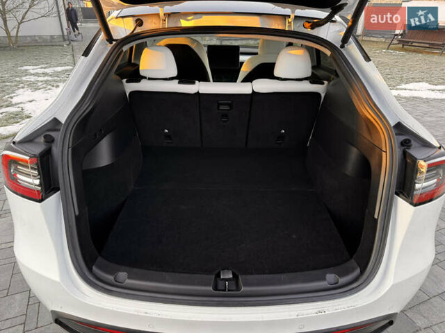 Белый Тесла Model Y, объемом двигателя 0 л и пробегом 51 тыс. км за 28500 $, фото 12 на Automoto.ua