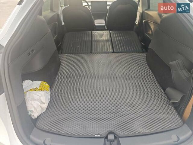Белый Тесла Model Y, объемом двигателя 0 л и пробегом 38 тыс. км за 28000 $, фото 22 на Automoto.ua