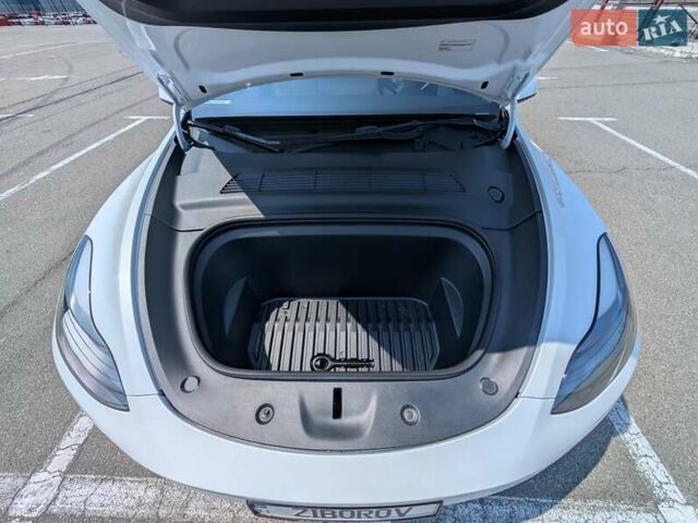 Белый Тесла Model Y, объемом двигателя 0 л и пробегом 39 тыс. км за 29500 $, фото 30 на Automoto.ua