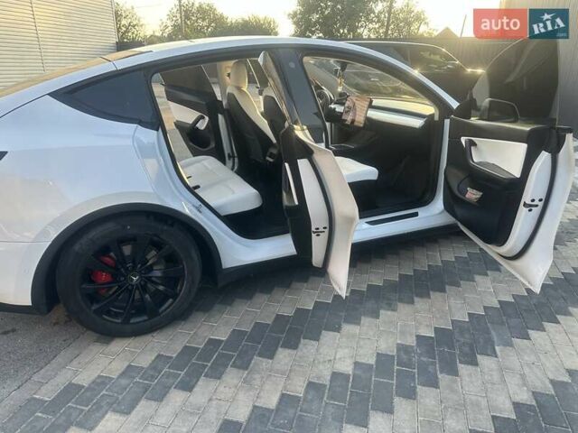 Тесла Model Y 2022 у Києві на Automoto.ua Білий Тесла Model Y, об'ємом двигуна 0 л та пробігом 25 тис. км за 35500 $, фото 38 на Automoto.ua