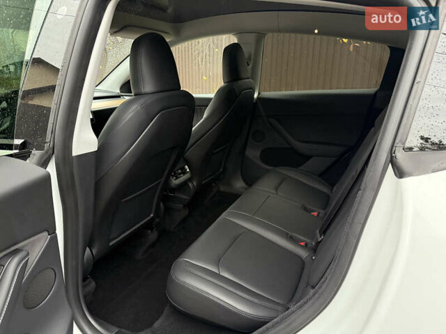Белый Тесла Model Y, объемом двигателя 0 л и пробегом 53 тыс. км за 36700 $, фото 11 на Automoto.ua
