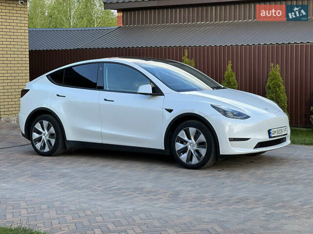 Белый Тесла Model Y, объемом двигателя 0 л и пробегом 25 тыс. км за 31500 $, фото 1 на Automoto.ua