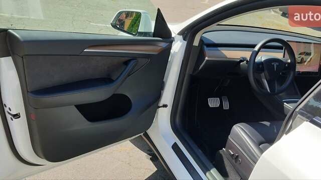 Белый Тесла Model Y, объемом двигателя 0 л и пробегом 62 тыс. км за 30700 $, фото 19 на Automoto.ua