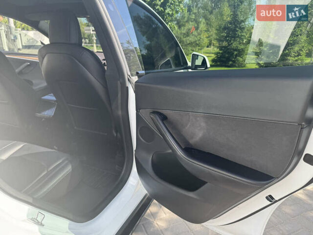 Белый Тесла Model Y, объемом двигателя 0 л и пробегом 62 тыс. км за 39500 $, фото 11 на Automoto.ua