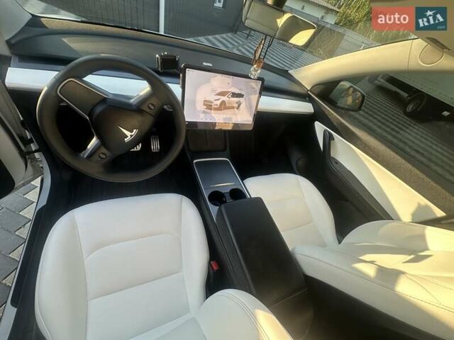 Тесла Model Y 2022 у Києві на Automoto.ua Білий Тесла Model Y, об'ємом двигуна 0 л та пробігом 25 тис. км за 35500 $, фото 15 на Automoto.ua