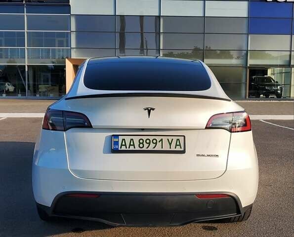Белый Тесла Model Y, объемом двигателя 0 л и пробегом 19 тыс. км за 29999 $, фото 4 на Automoto.ua