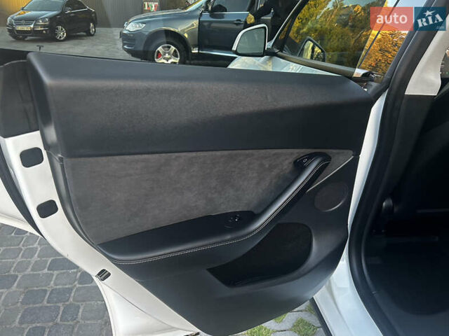 Тесла Model Y 2022 в Тернополе на Automoto.ua Белый Тесла Model Y, объемом двигателя 0 л и пробегом 52 тыс. км за 27300 $, фото 11 на Automoto.ua